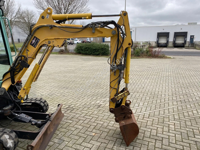 Escavadora Yanmar SV22 mini excavator, central...