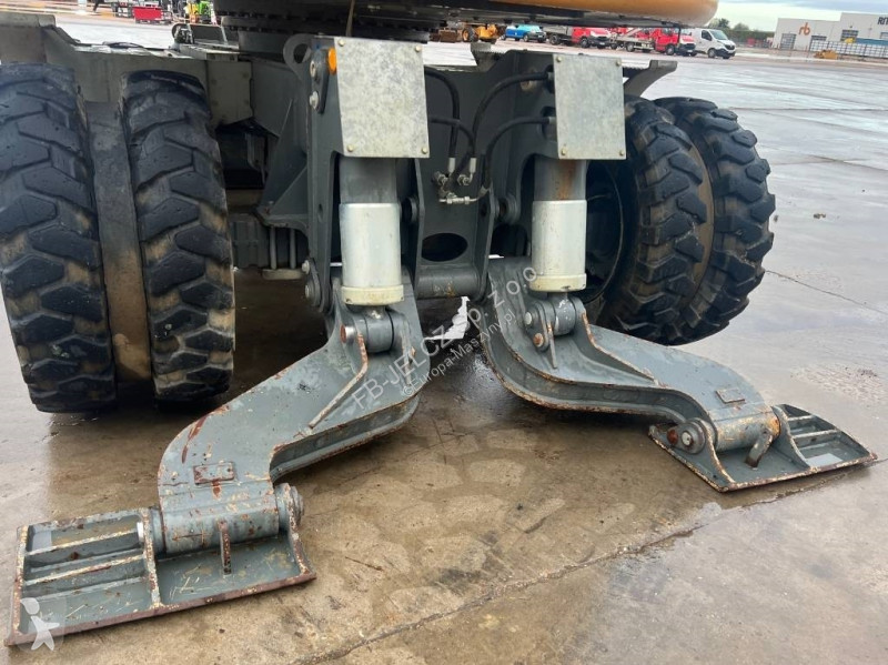 Escavadora Liebherr compact