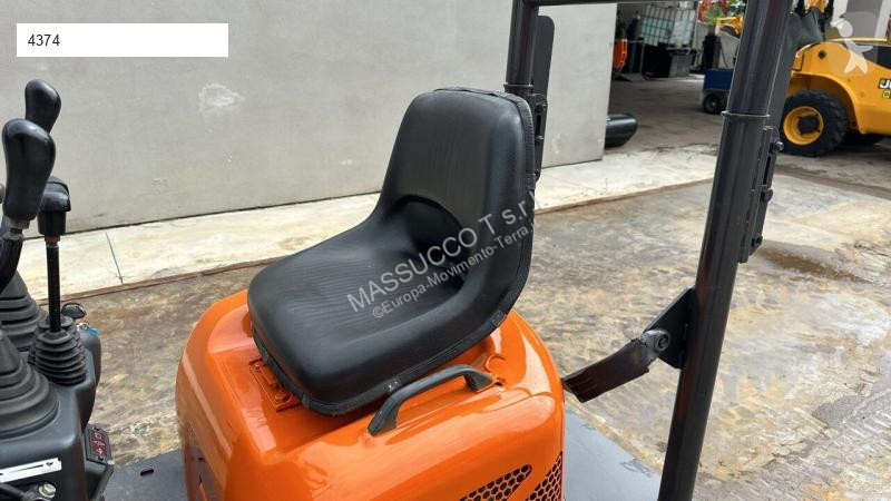 Escavatore Hitachi ZX10U-2