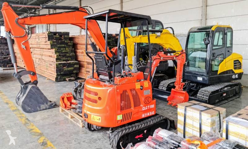 Lopatový nakládač CLC T 1100