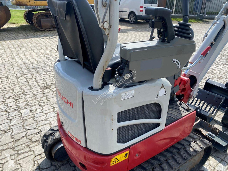 Escavadora Takeuchi TB210R NVT