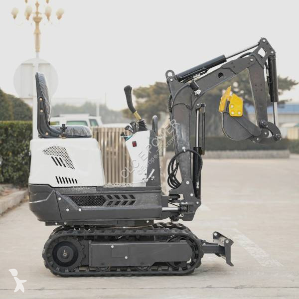 Lopatový nakládač CLC Mini Pelle T 700