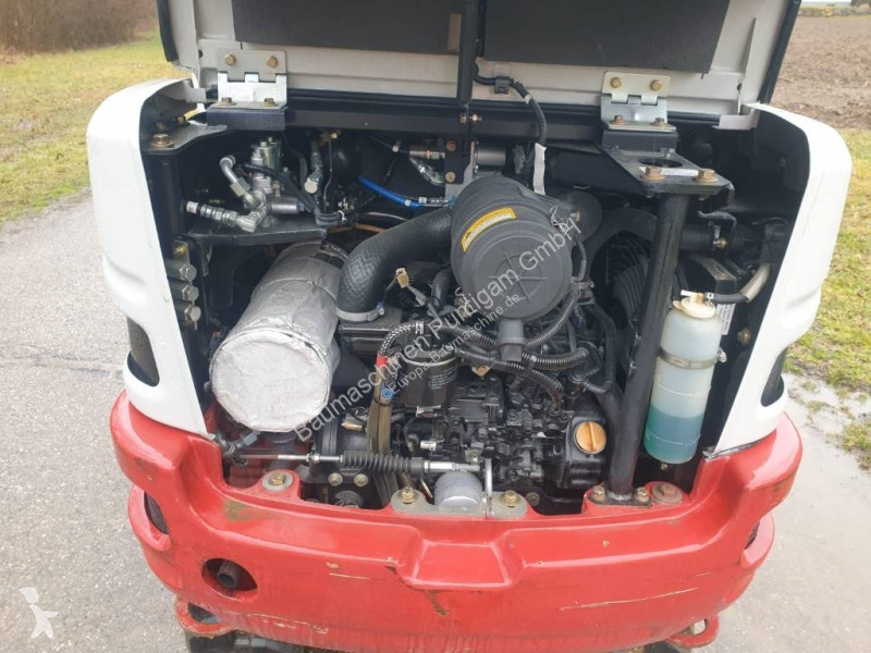 Escavadora Takeuchi TB 225