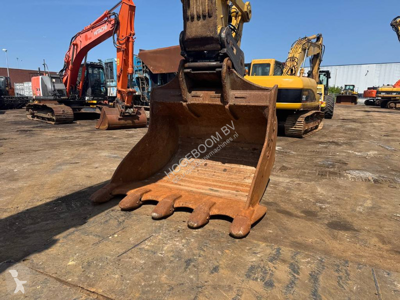 Escavatore Caterpillar L