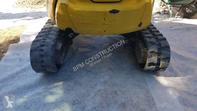 Escavadora Komatsu PC24MR-5