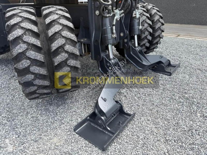 جرافة Komatsu PW 118 MR-11