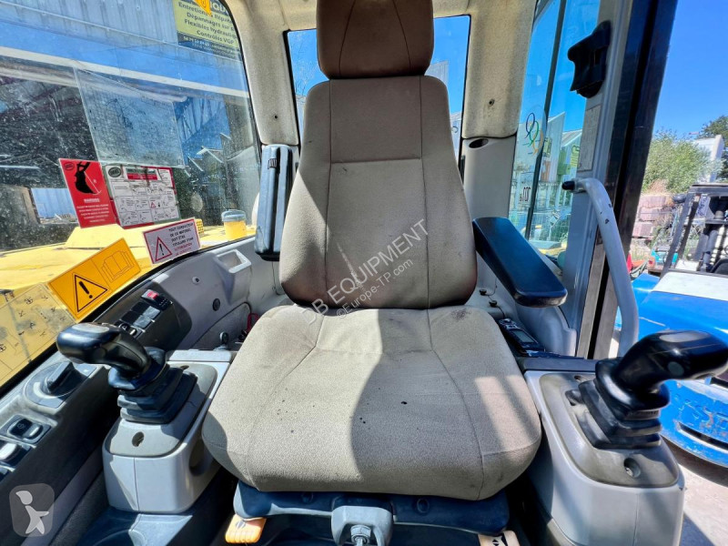 Excavator New Holland PELLE A PNEUS 10T 26