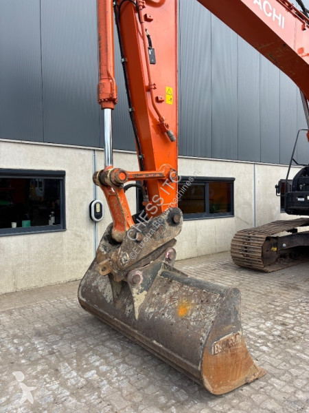 Escavadora Hitachi LC-6