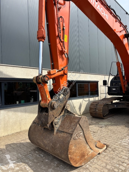 Excavadora Hitachi ZX 210 LC-6 -