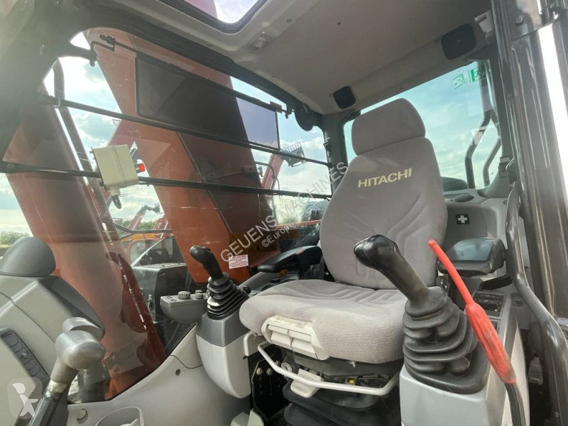 Excavator Hitachi LC-6