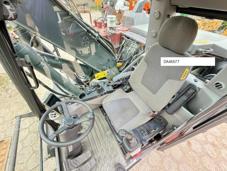Lopatový nakládač Volvo EWR150E