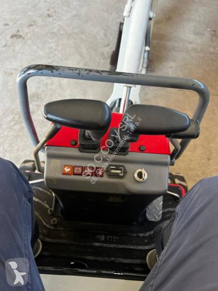 جرافة Takeuchi TB21JR