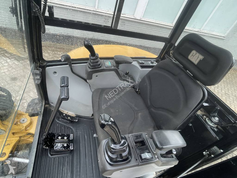 Escavatore Caterpillar 3027 CR  2020  CE
