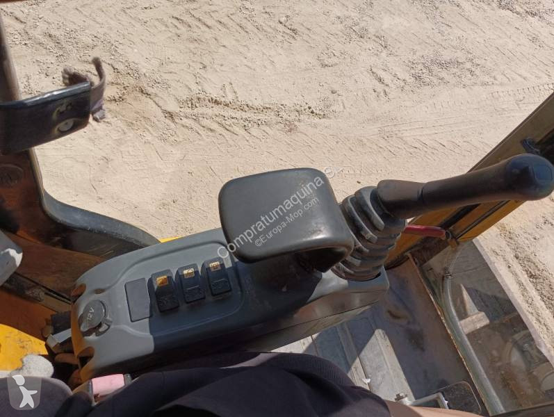 Escavadora JCB 8027