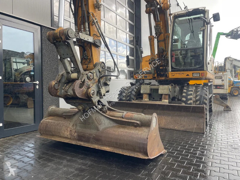 Lopatový nakládač Liebherr Full option