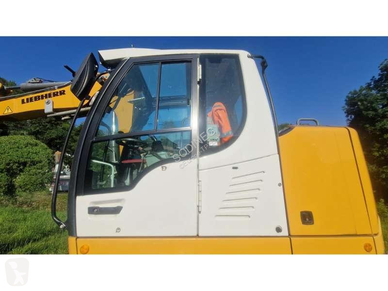 Lopatový nakládač Liebherr A COMPACT