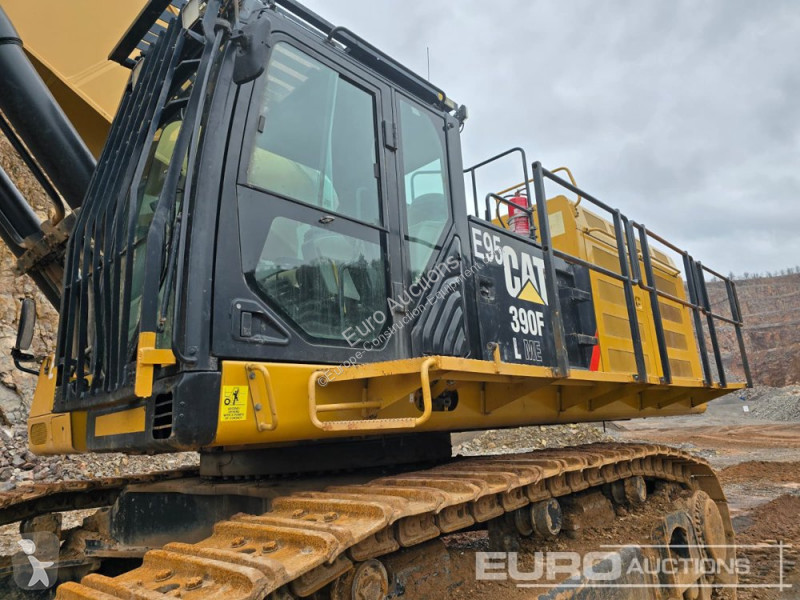 جرافة Caterpillar 390FL