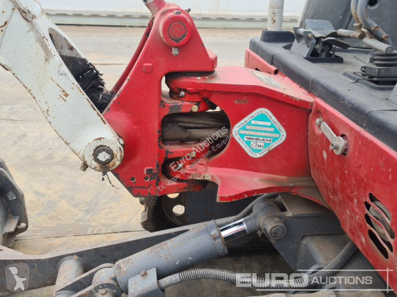 Escavadora Takeuchi TB216