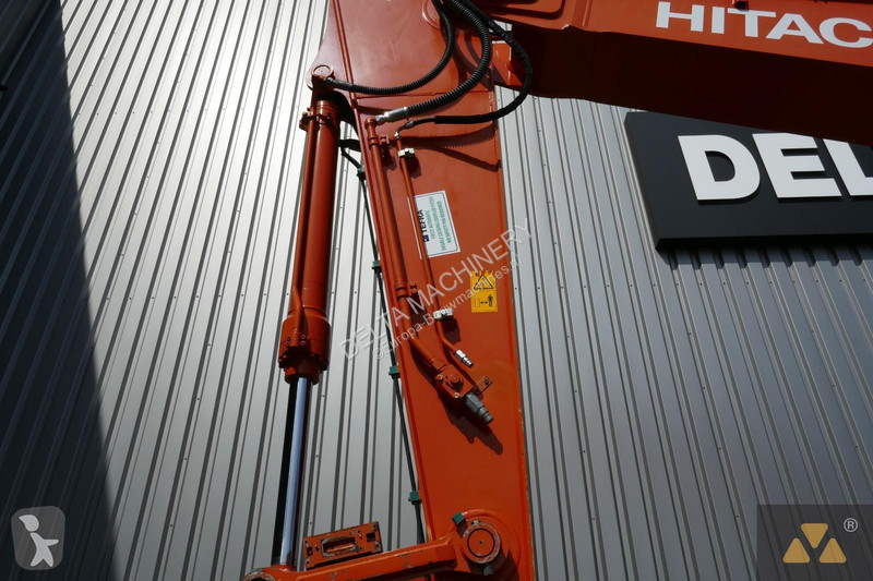 Escavatore Hitachi -6