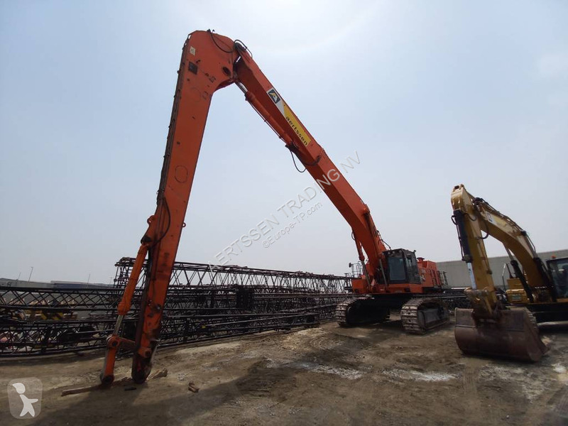 Excavator Hitachi Longreach 28m (Abu Dhabi)