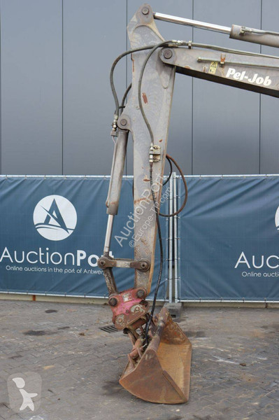 Escavadora Pel Job 233