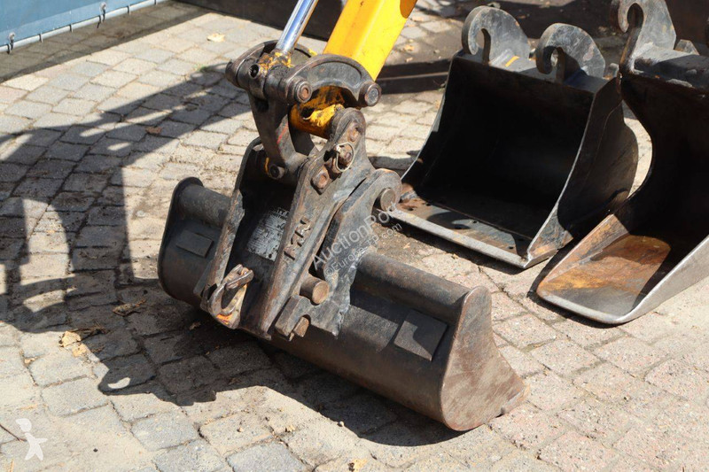 جرافة JCB