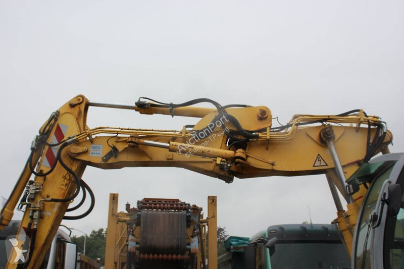 Escavatore New Holland MH5