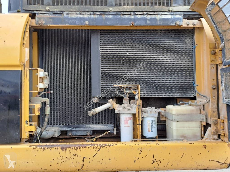 Excavadora Caterpillar UHD