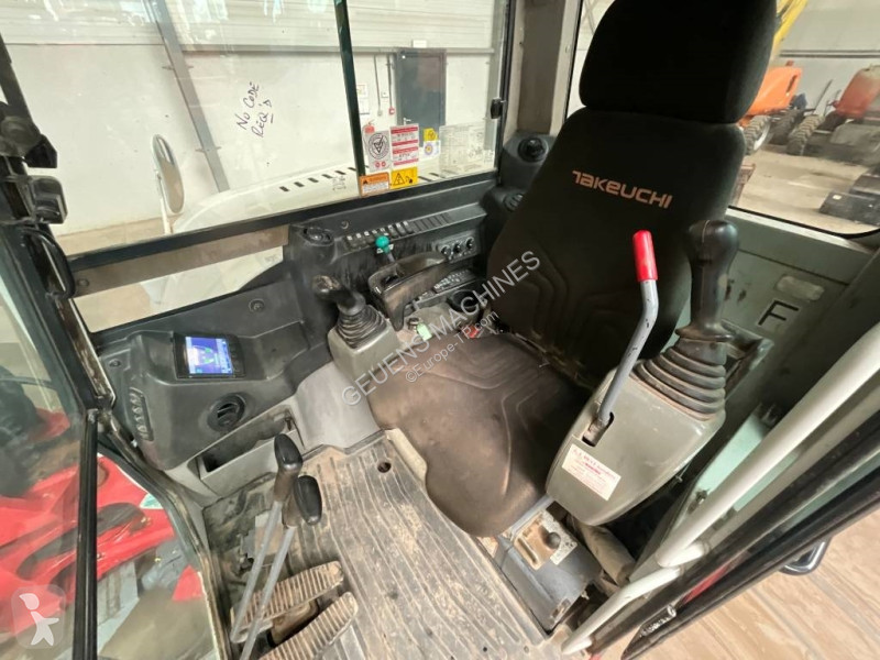 Escavadora Takeuchi