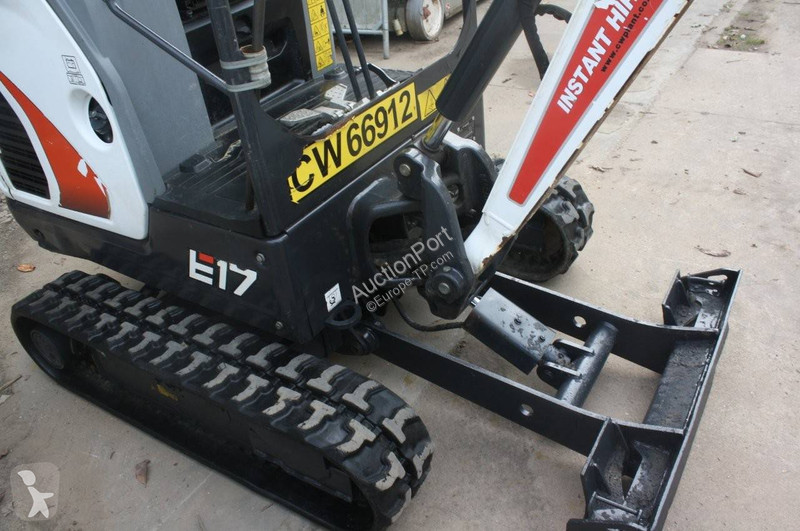 جرافة Bobcat E17