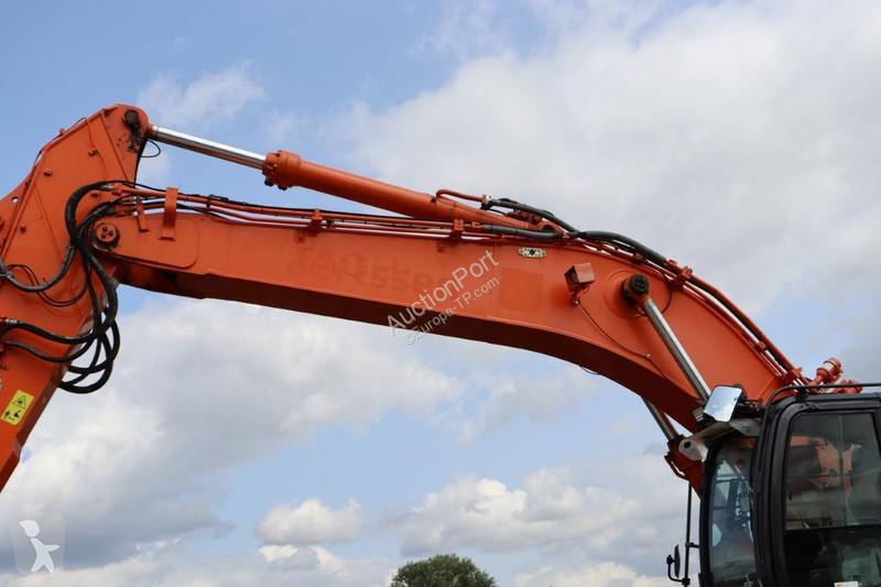 جرافة Hitachi ZX490LCH-6