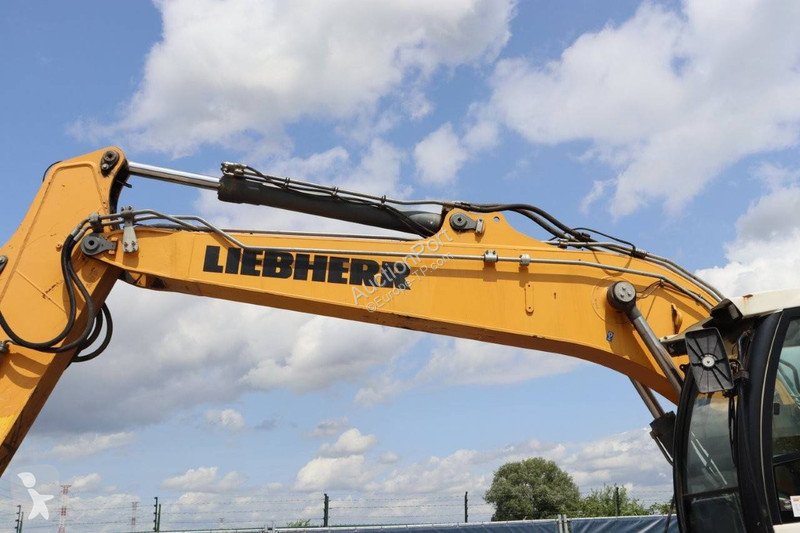 Escavatore Liebherr R922