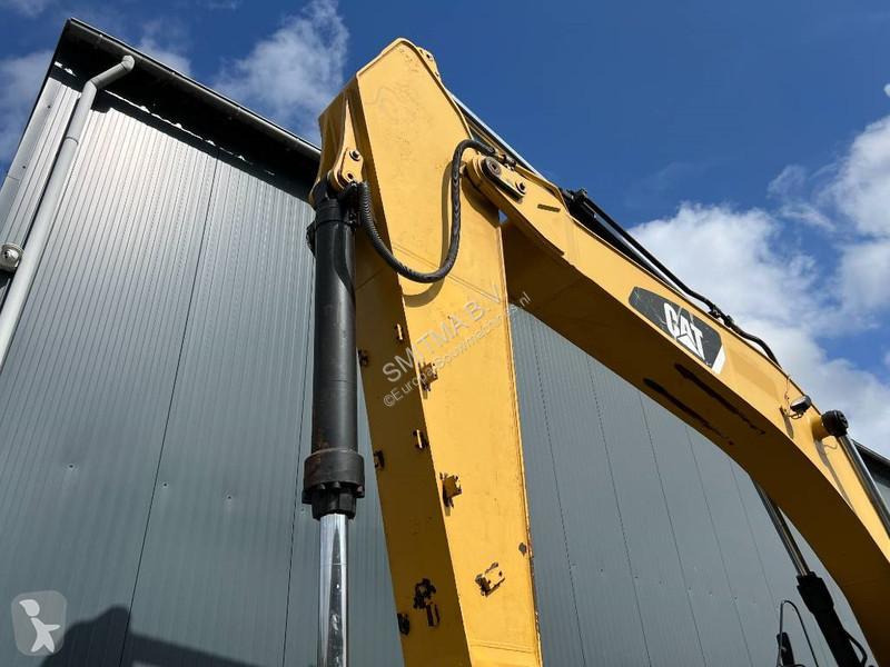 Excavator Caterpillar L