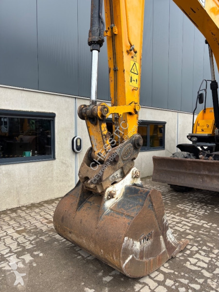 Escavadora JCB