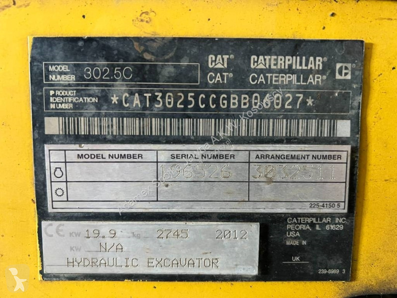Lopatový nakládač Caterpillar 3025