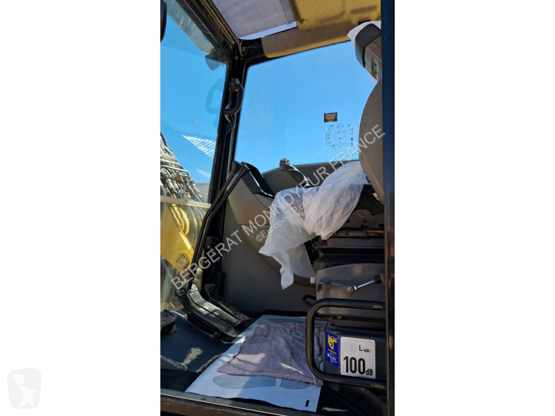 جرافة Yanmar SV120