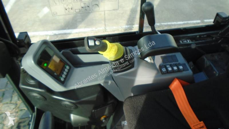Lopatový nakládač Yanmar SV22