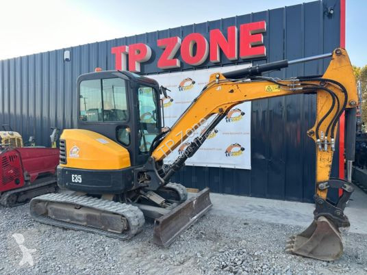 Lopatový nakládač Bobcat e35 cabine à 23500 € ht