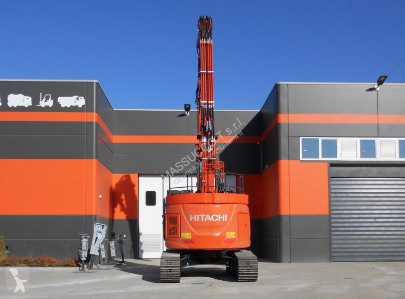 Экскаватор Hitachi ZX225-US6