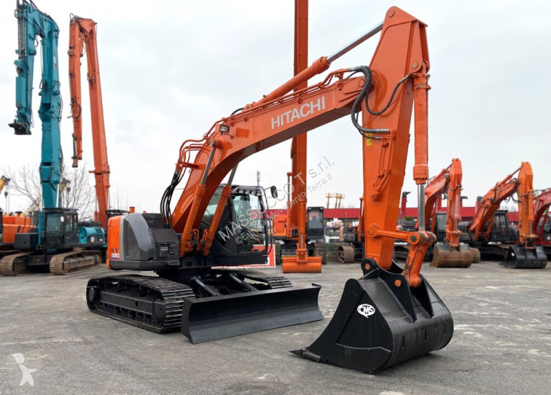 Экскаватор Hitachi ZX225 USBLC