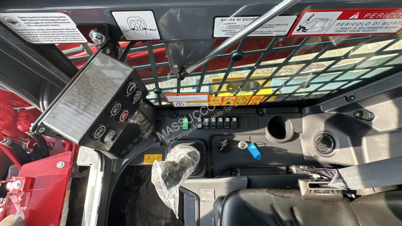 Lopatový nakládač Takeuchi TL10V-2