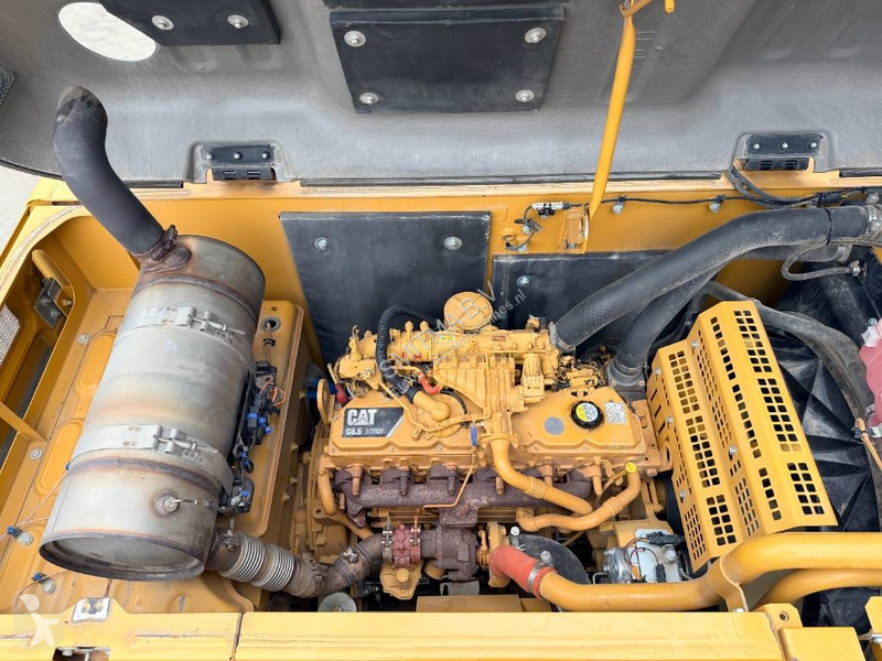 جرافة Caterpillar 320E