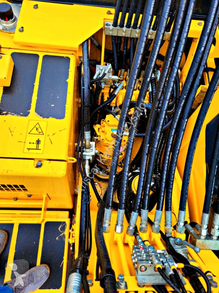 Lopatový nakládač Komatsu - 8 A/C 3 ARMS