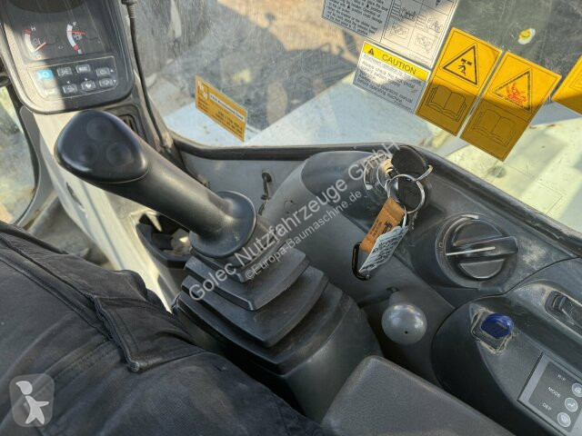 جرافة New Holland E80 BMSR-2 Kettenbagger 8,6...