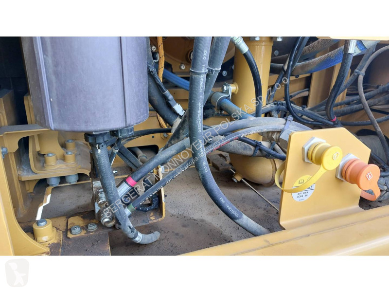 Lopatový nakládač Caterpillar 352