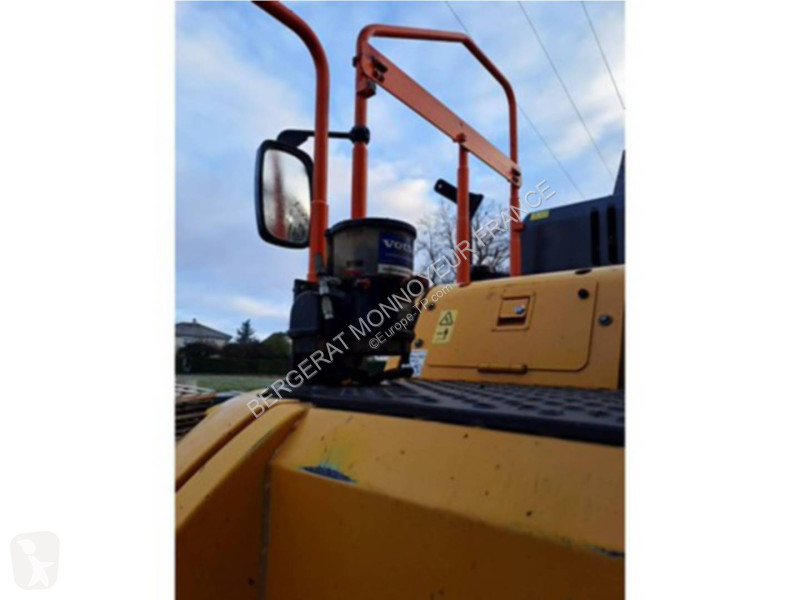 Багер Volvo ECR235