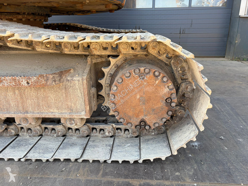 جرافة Komatsu 8