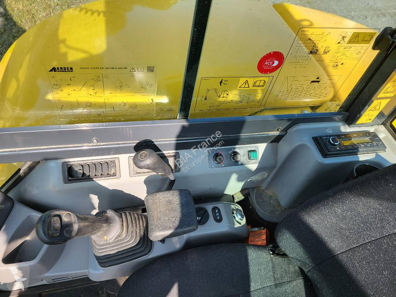 جرافة Komatsu PC80MR-5