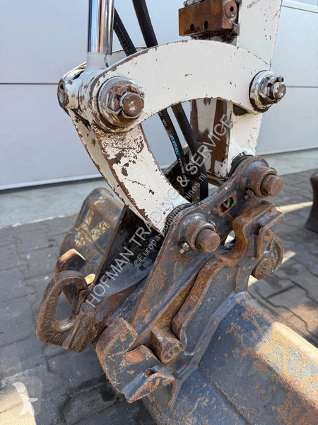 جرافة Takeuchi TB216