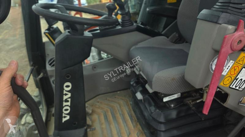 جرافة Volvo WR150